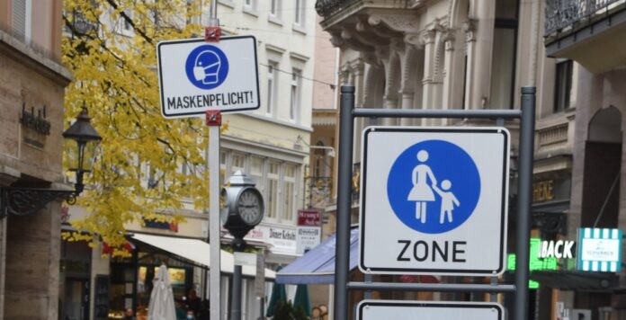 Coronaregeln: Maskenpflicht in der Fußgängerzone (Quelle: Stadt Baden-Baden)