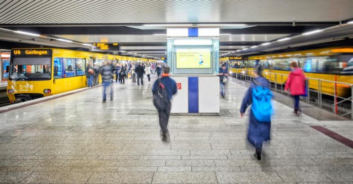 Regionalverkehr Hauptbahnhof Stuttgart (Quelle: Verkehrs- und Tarifverbund Stuttgart/Dirk Kittelberger)