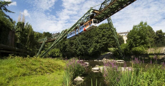 Schwebebahn in Wuppertal (Quelle: Stadt Wuppertal)
