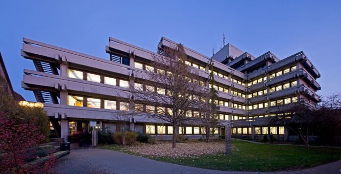 Steht für Brutalismus: das Rathaus in Aalen (Quelle: Stadt Aalen)