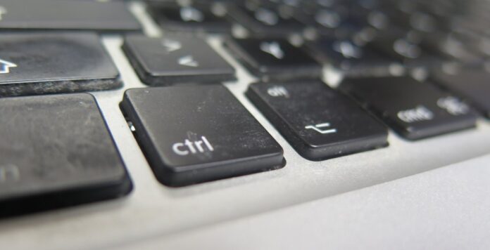 Wer hat die Kontrolle über Software und Daten? Das BIld zeigt die Control-Taste einer Computertastatur. (Quelle: Andreas Erb)