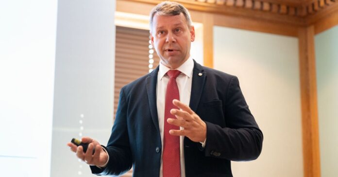 Berichtet beim Kämmerertag über eine erfolgreiche ÖPP: Landrat Michael Sack. (Quelle: FBM/Johannes Jost)