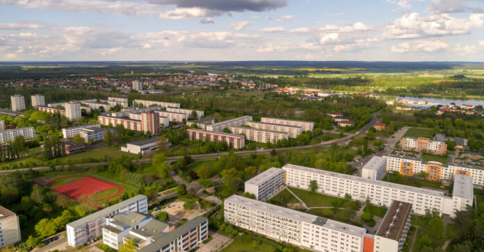 Blick auf Eisenhüttenstadt (Bild: Adobe Stock/Jana Schönknecht)